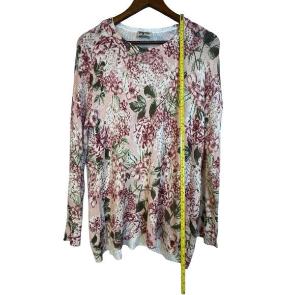 Show Me Your MuMu Bonfire Sweater
Hydrangea Blooms Floral
Knit Size Small - Picture 14 of 16